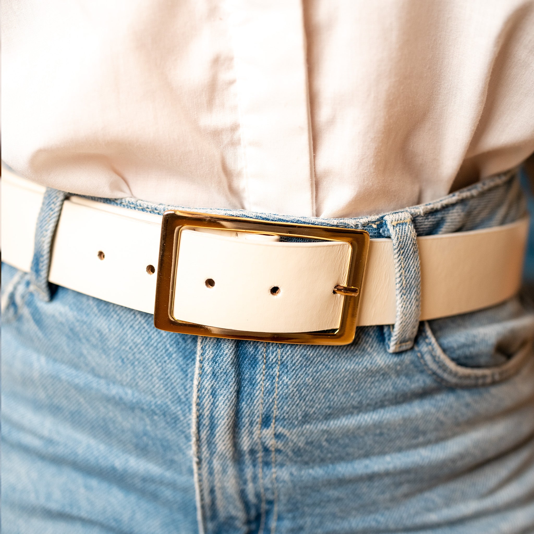Cinto Feminino em Couro com Fivela Retangular Dourada - ref. 245 - Aredda
