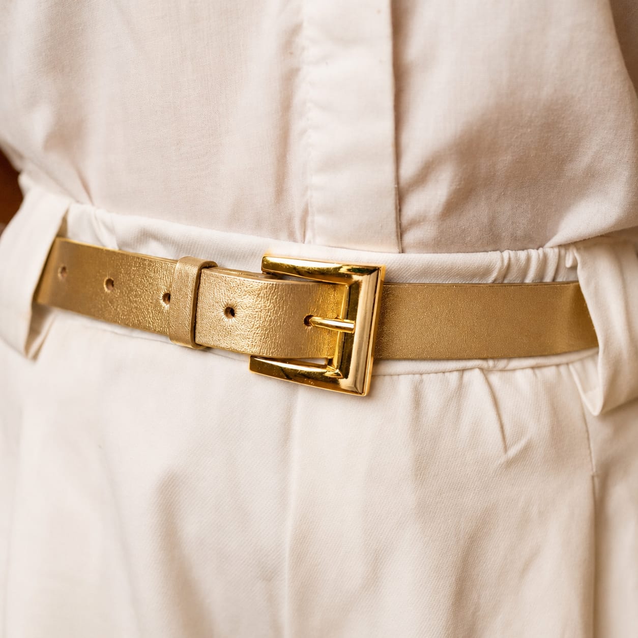 Cinto Feminino em Couro com Fivela Dourada - ref. 225- Aredda